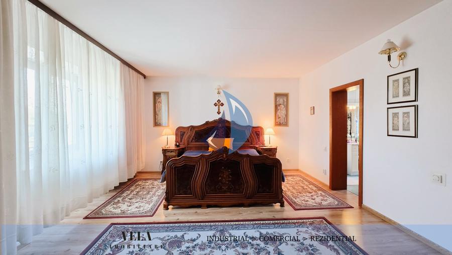 Casă individuală cu 7 camere cu Piscina în Unirii