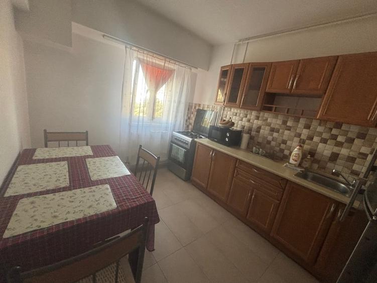 Apartament cu 2 camere decomandat în Trocadero
