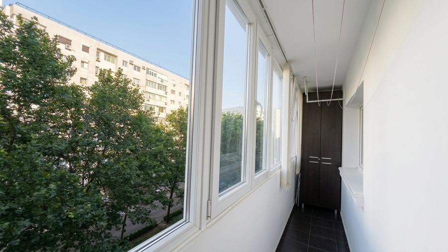 Apartament cu 3 camere semidecomandat, mobilat în Dristor