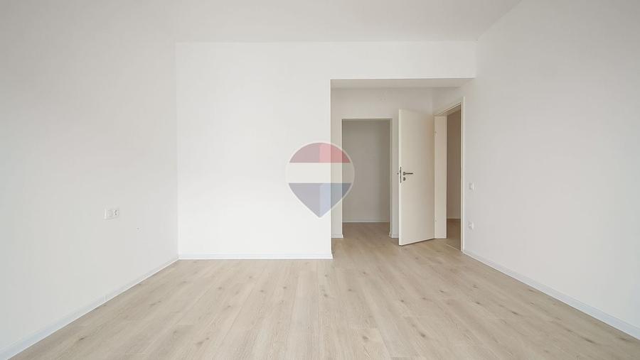 Apartament cu 3 camere decomandat în Tractorul