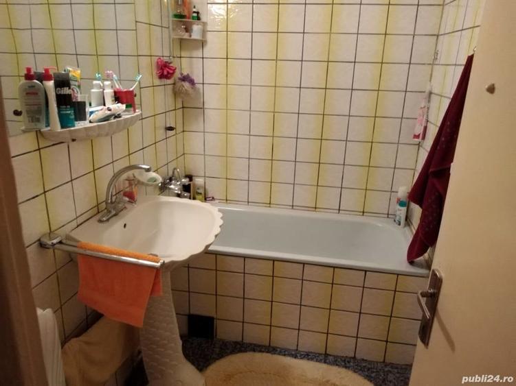 Apartament cu 3 camere semidecomandat în Micro I