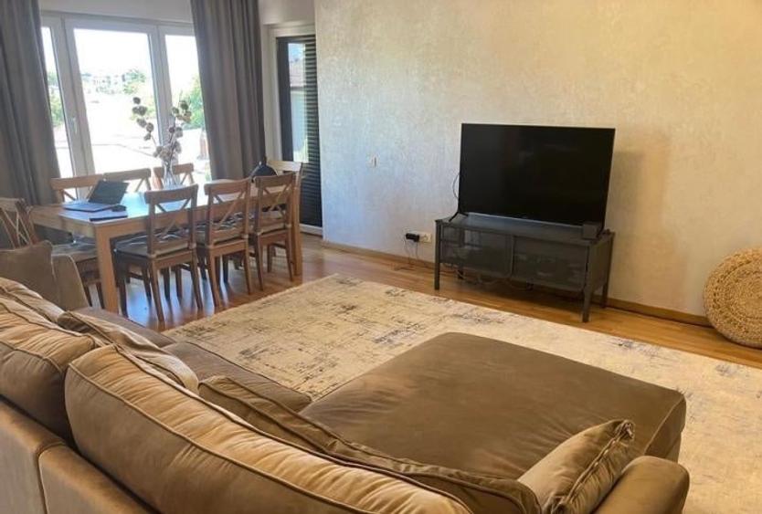 Apartament cu 3 camere semidecomandat, mobilat în Dacia