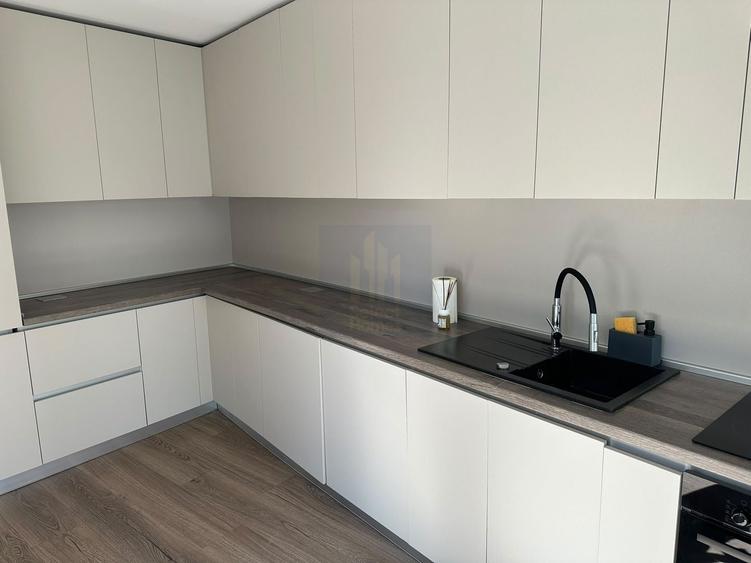Apartament cu 4 camere semidecomandat, mobilat în Unirii