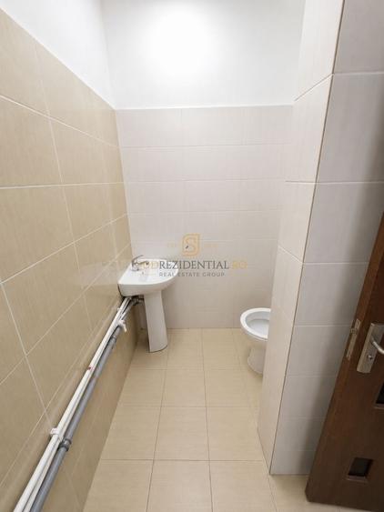 Spațiu comercial, de 76.470001220703 mp, în Central