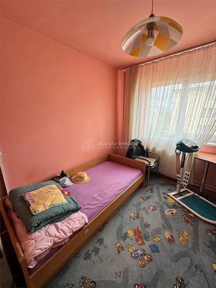 Apartament cu 4 camere decomandat în Gojdu