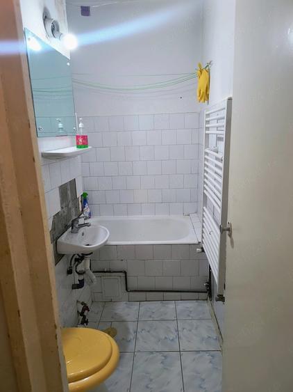 Garsonieră decomandată în UTA