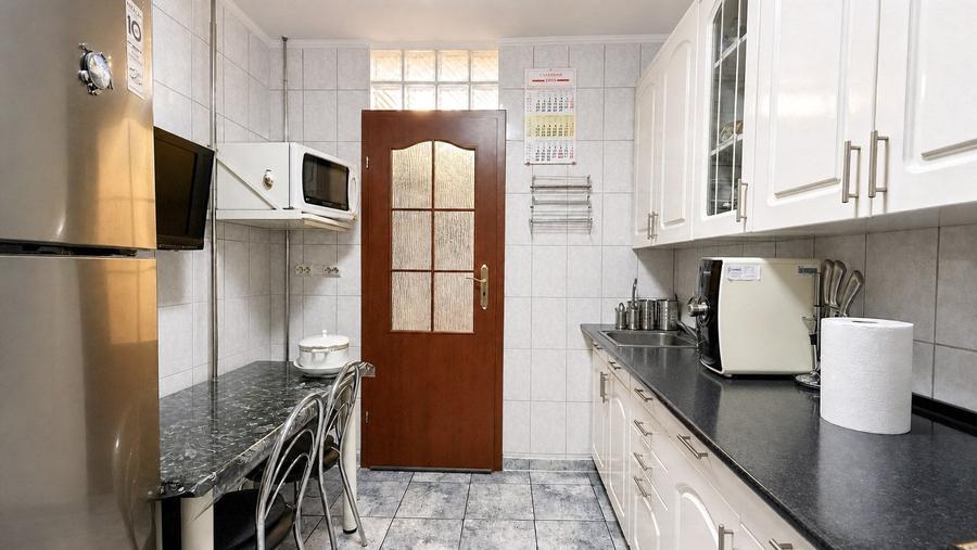 Apartament cu 3 camere decomandat, mobilat în Brâncoveanu