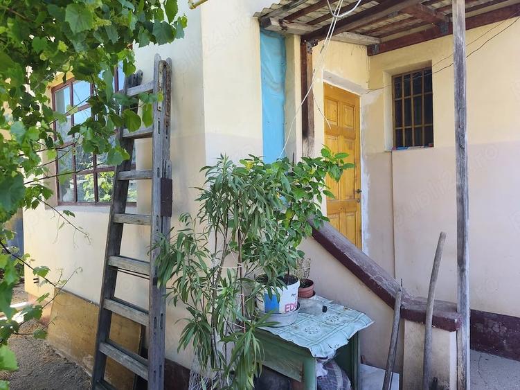 Casă cu 2 camere cu Teren 392 Mp în Central