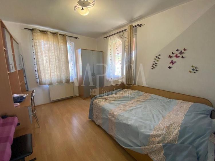 Casă individuală cu 8 camere cu Canalizare în Iris