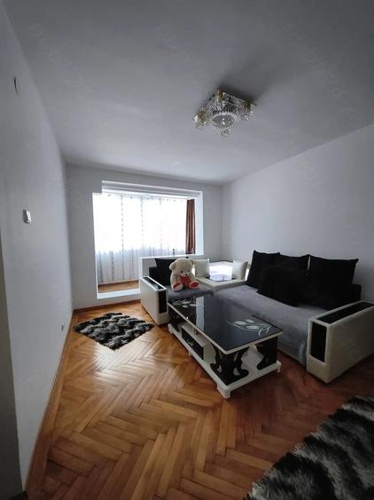 Apartament cu 2 camere semidecomandat în Craiovei