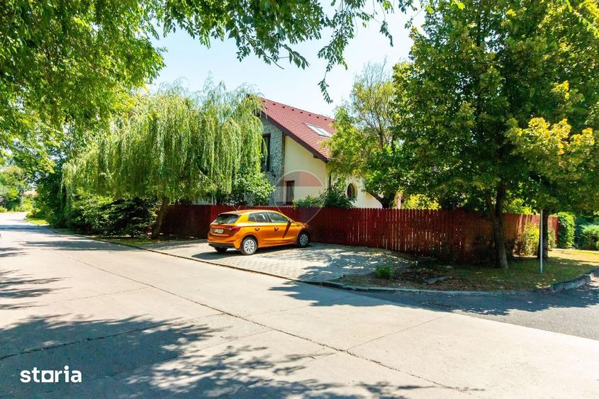Casă cu 6 camere cu Teren 850 Mp în Corbeanca