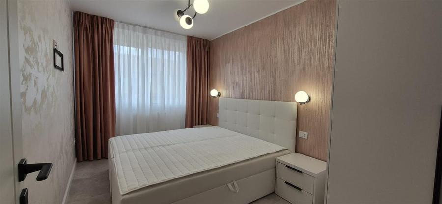 Apartament cu 3 camere semidecomandat, mobilat în Hipodrom 4