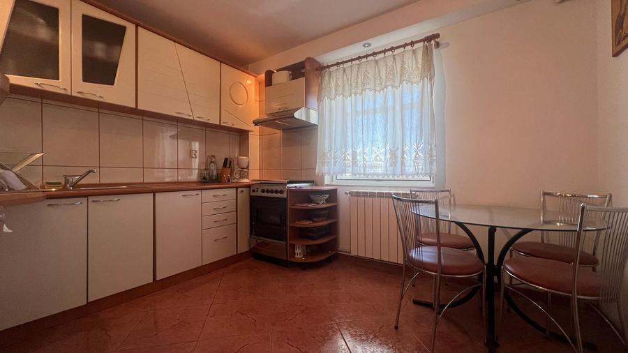Apartament cu 3 camere decomandat, mobilat în Băneasa
