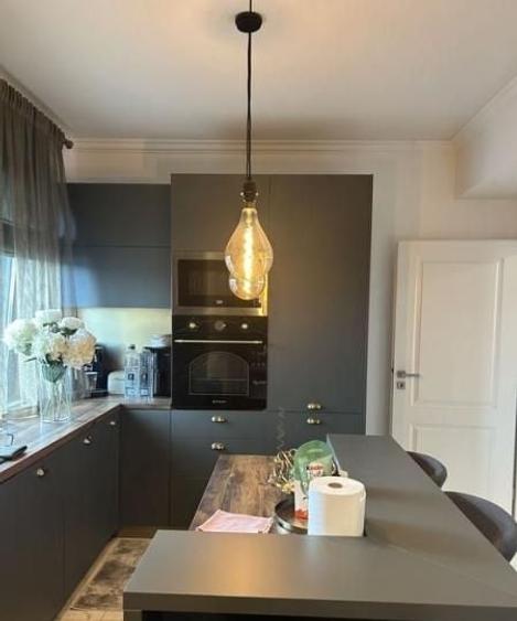 Apartament cu 3 camere decomandat, mobilat în Palazu Mare
