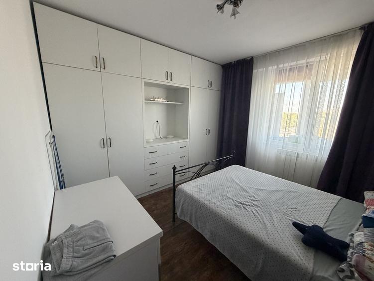 Apartament cu 3 camere decomandat în Berceni