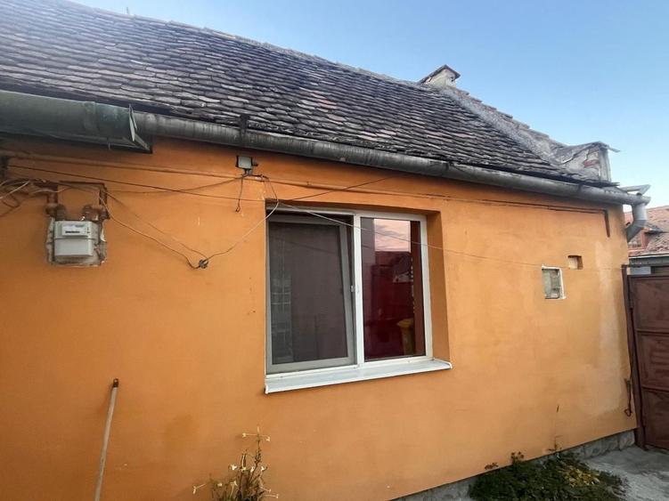 Casă individuală cu 3 camere cu Canalizare în Piața Cluj