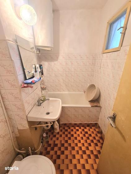 Apartament cu 3 camere semidecomandat în Viziru 1
