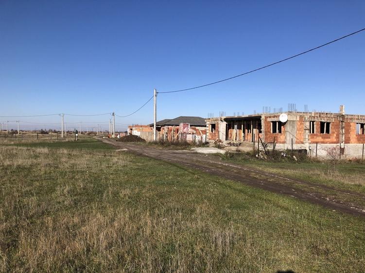 Teren Construcții intravilan de 698 mp, în Moșnița Nouă