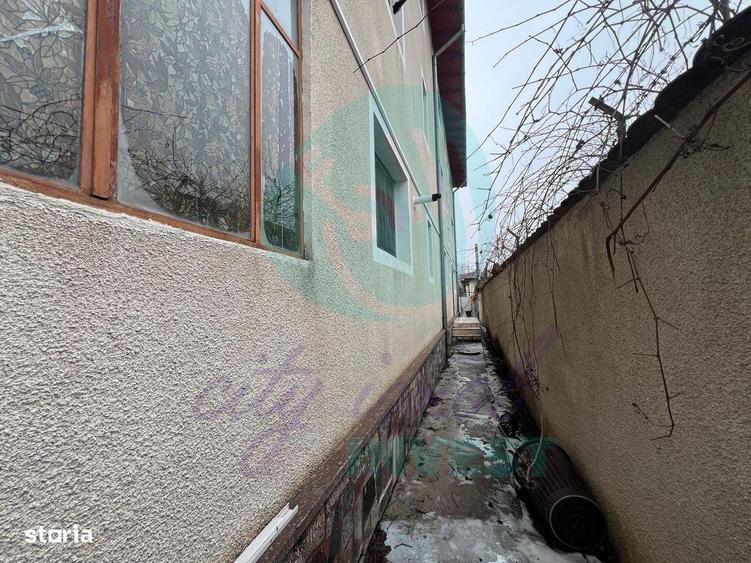 Casă cu 9 camere decomandat cu Canalizare în Ferentari