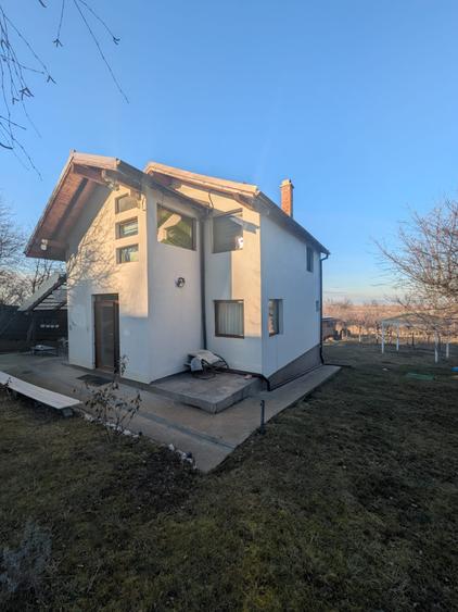 Casă primitoare cu livadă și teren generos - 1