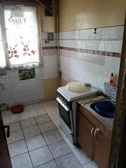 Apartament cu 3 camere semidecomandat în Titan