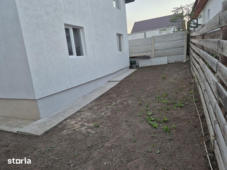 Casă cu 6 camere cu Teren 222 Mp în Lumina