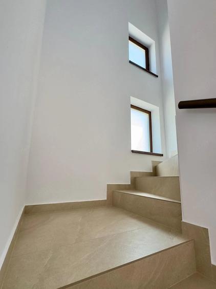 Casă cu 4 camere cu Teren 357 Mp în Covaci