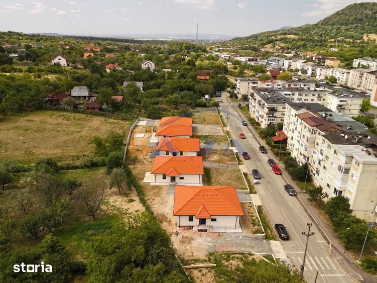 Casă cu 4 camere cu Teren 550 Mp în Central