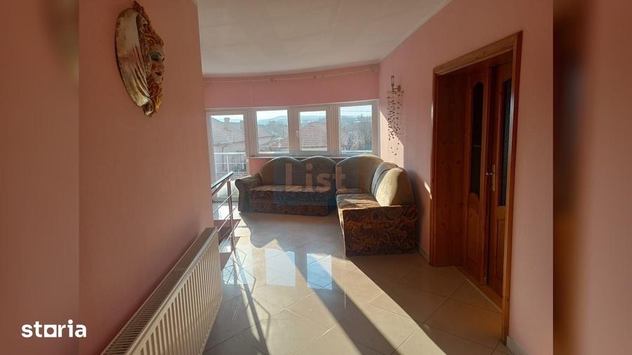Casă cu 5 camere cu Teren 709 Mp în Podari