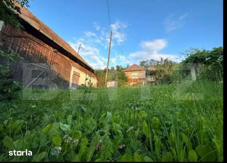 Casă cu 2 camere cu Teren 2331 Mp în Petrești