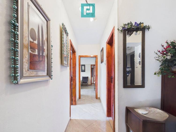 Apartament cu 3 camere semidecomandat, mobilat în Central