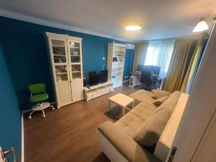 Apartament cu 3 camere decomandat, mobilat în Sebastian