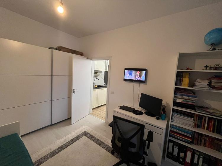 Apartament cu 3 camere semidecomandat, mobilat în Theodor Pallady