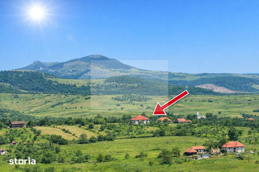 Casă cu 8 camere cu Teren 4815 Mp în Luna