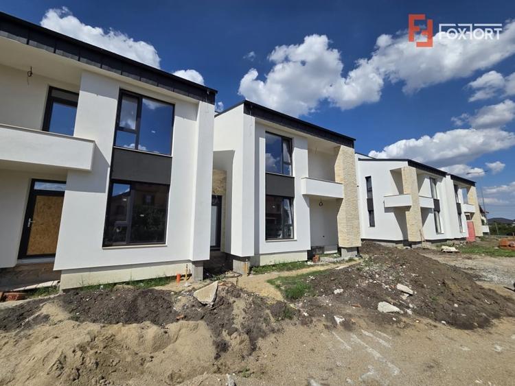 Duplex cu 4 camere cu Canalizare în Moșnița Nouă