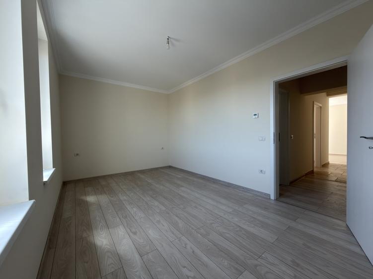 Apartament cu 3 camere decomandat în Giroc
