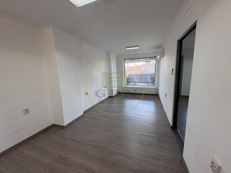 Birou, de 200 mp, în Central