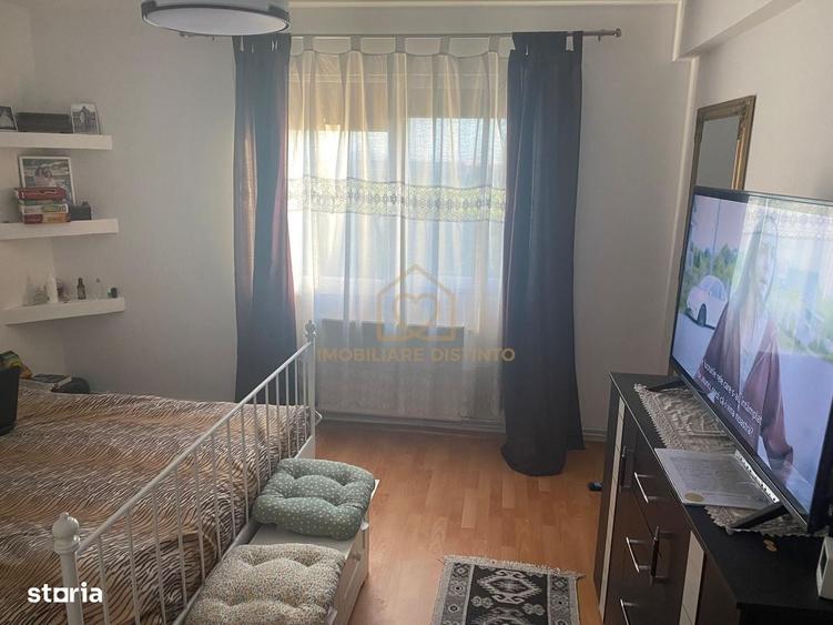 Apartament cu 3 camere decomandat în Recea
