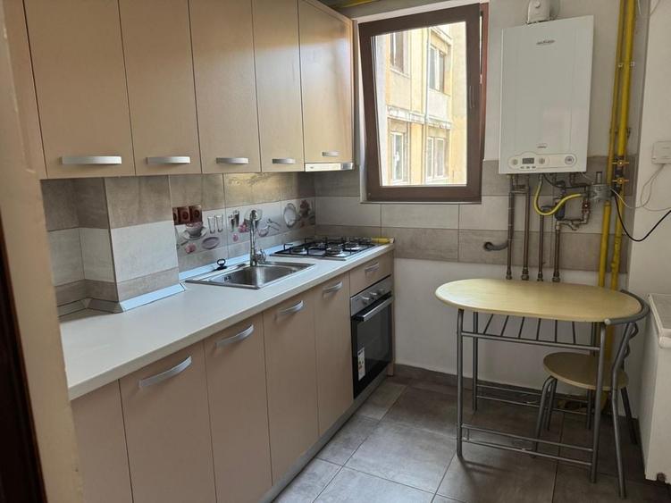 Apartament cu 2 camere decomandat în Tribunal