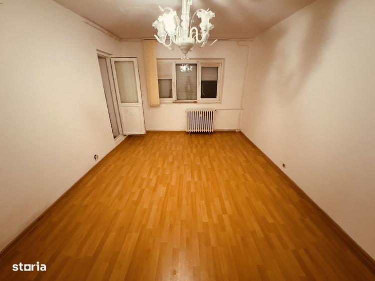 Apartament cu 3 camere decomandat în Rahova
