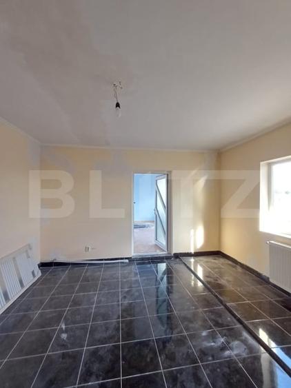 Apartament cu 3 camere semidecomandat, mobilat în Câmpia Turzii