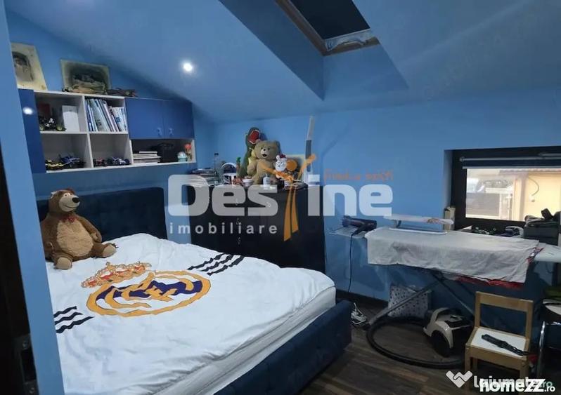 Casă cu 6 camere cu Teren 1171 Mp în Vest