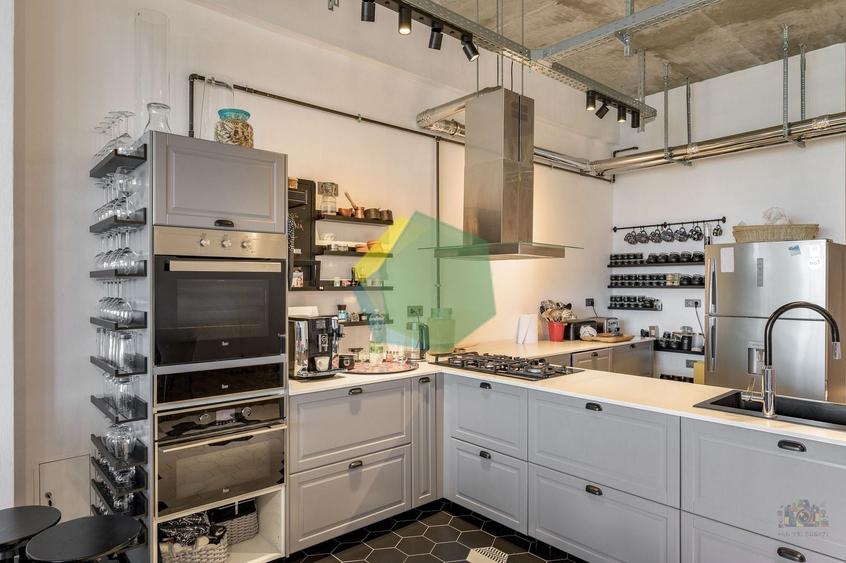 Penthouse cu 4 camere semidecomandat, mobilat în Vest