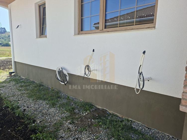 Casă individuală cu 5 camere cu Canalizare în Sânpetru