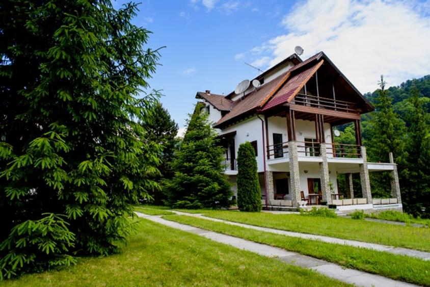 Casă individuală cu 22 camere cu Teren 5000 Mp în Malaia