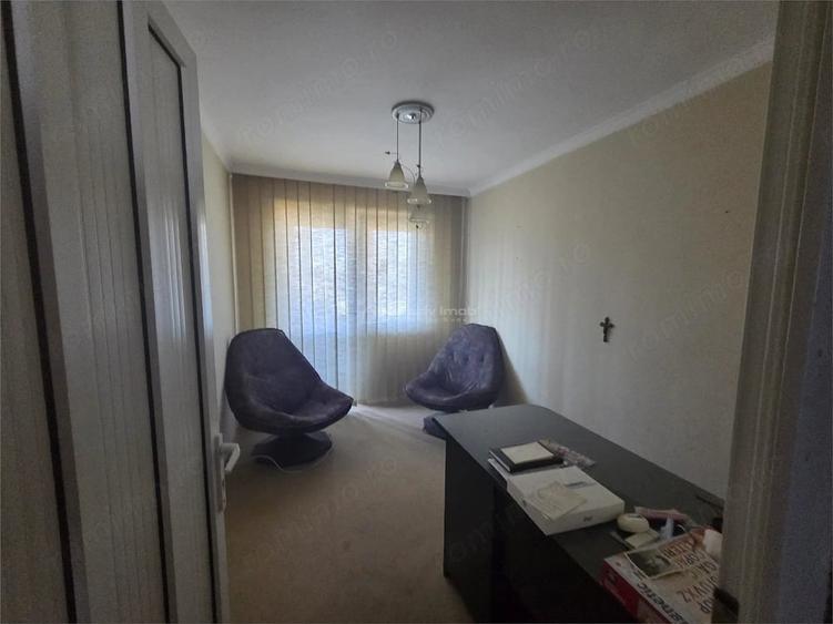 Apartament cu 4 camere decomandat în Căzănești (Râmnicu Vâlcea)