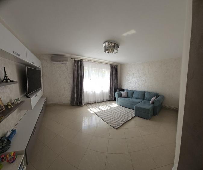Apartament cu 3 camere decomandat în Găvana