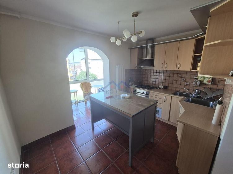 Apartament cu 3 camere decomandat în Tolstoi