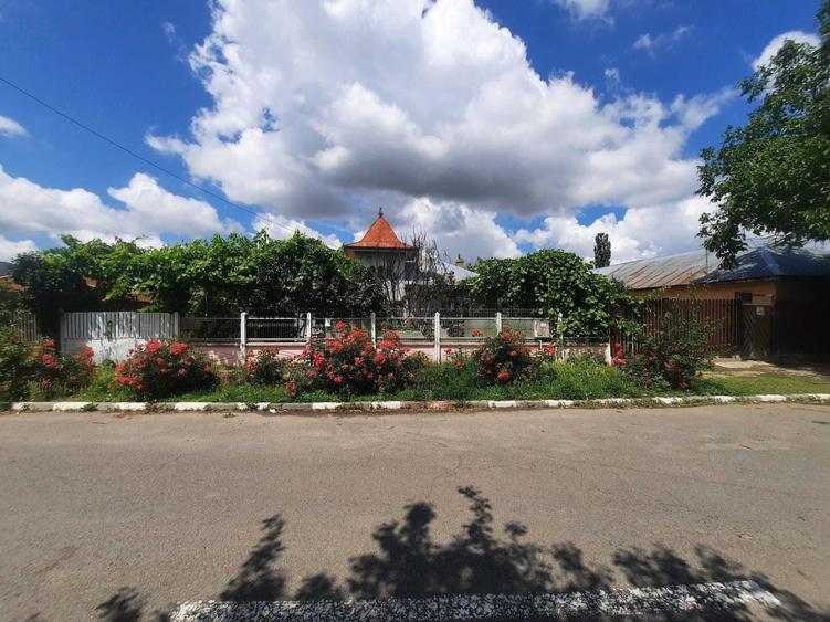 Casă cu 3 camere cu Teren 783 Mp în Central