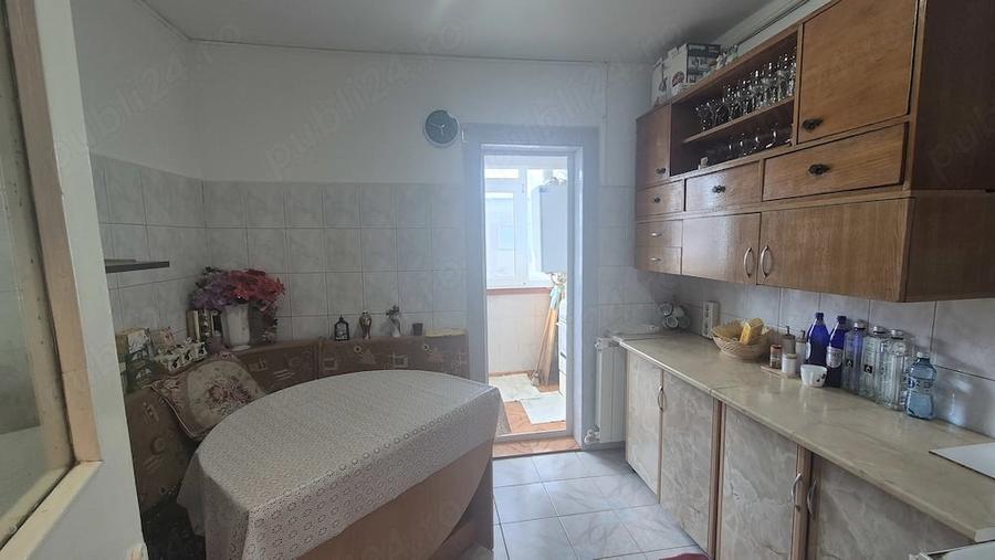 Apartament cu 2 camere semidecomandat în CET